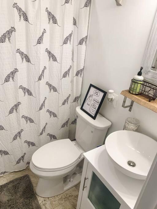Cozy Modern Apt In The Heart Of Fells Point! Балтимор Екстериор снимка